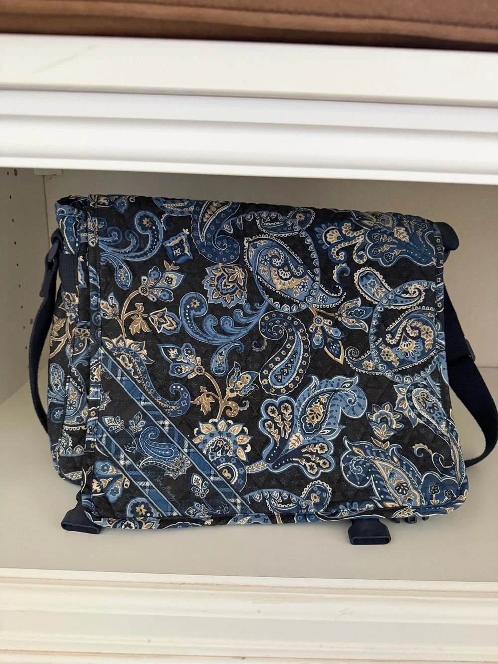 Vera Bradley Quilted Messenger Bag – Blue Paisley – Excellent Condition